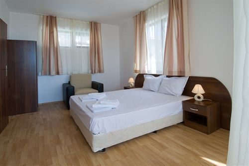 Aparthotel Lighthouse Sveti Vlas Exterior photo